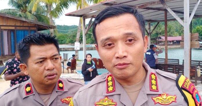 Kapolresta Sorong Kota Kombes Happy Perdana Yudianto di dampingi Kabag Ops Kompol Indra Gunawan.